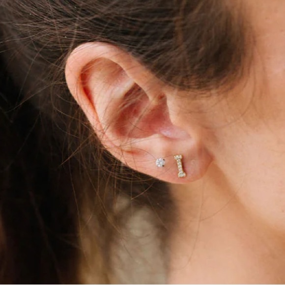 Untamed Petals I Do Stud Earrings - Picture 3 of 4